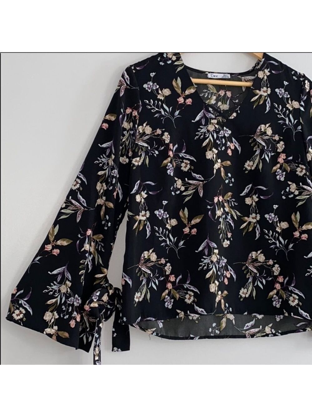 Dex Bell Sleeve Blouse V-Neck Black Floral - Picture 2 of 14